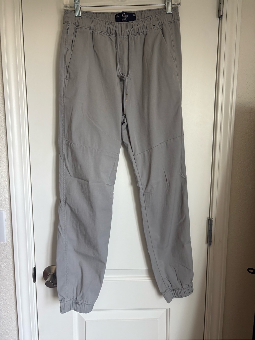 Hollister Men’s Relaxed Cooling Joggers Light Gray - Size XS